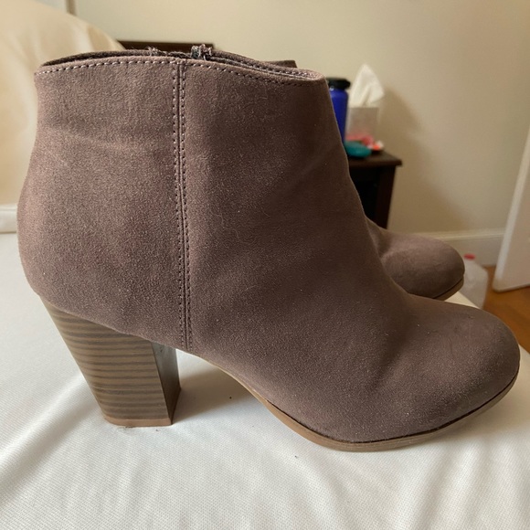 navy blue booties size 8